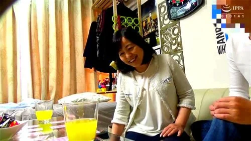 どこにでもいそうな普通のぽっちゃり熟女…だからこそ興奮する！イケメンナンパ師の口車に乗せられて持ち帰り＆中出し大人の関係(