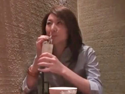 自ら望んで不倫SEX受け入れるとんでもない素人妻