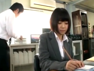「え…どうしたんですか！？」新人OLが上司のセクハラに抵抗できずヤラれパコ
