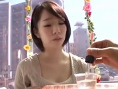 媚薬を飲まされた素人妻がローションマッサとセックスで爆イキ！