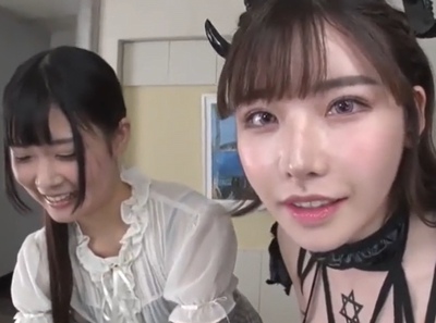 「キミにしか見えてないから♥」彼女には見えてないエッチなサキュバスにザーメン抜かれて強制中出し