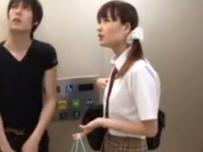 エレベーターの扉に挟まってしまったJKの妹マンコに生発射する鬼畜兄