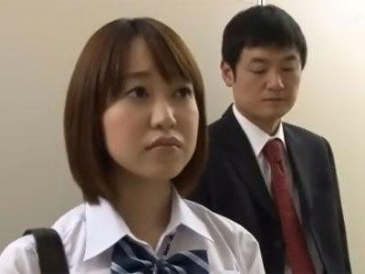 エレベーターに挟まってしまったJKが無慈悲レイプで生膣内射精