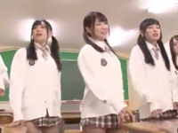 ビッチな女子校生達が同級生のチンポを責めまくるｗ