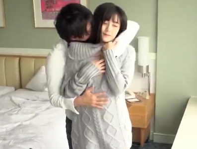 「そこだめ…」透き通るような肌の天然系ロリが昼間っからイキ狂いパコ