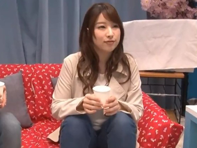 「えっ挿入って‥！？」素人娘が男友達と耐久素股→あっさり発情して種付けパコに発展ｗ