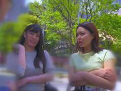 ママ友同士の2人組をお持ち帰り→友達の前で恥ずかしがりながらも激しくイキまくる3Pパコ