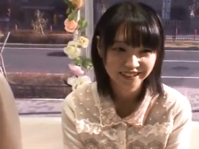 「やだ…恥ずかしい」現役女子大生が友達の目の前でチ⚫︎コをハメられ悶絶！