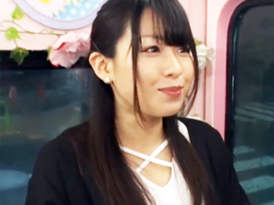 女子大生ががピンクパンティで素股→強引に生チンコぶち込み着衣ヤる