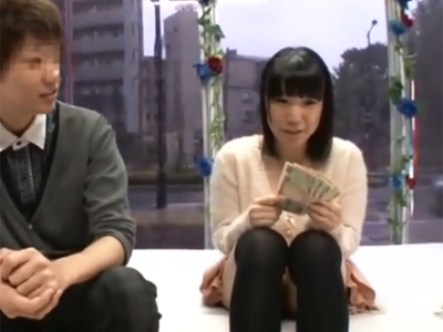 「ぇ…でも友達だし…」何だかんだ言いつつもお金の誘惑に負けて友人とハメる最強素人爆誕娘