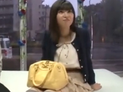 男友達とカメラの前でSEXしちゃった素人娘