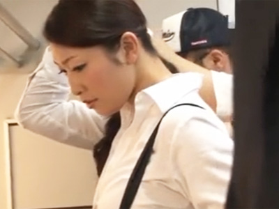 エッチなボディのミニスカ美人教師が満員電車で中出し痴漢被害に‥