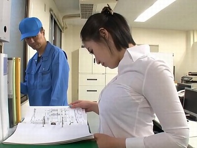 えちえちオッパイの事務OL←配達業者レイパーに目を付けられて即日精子配達！