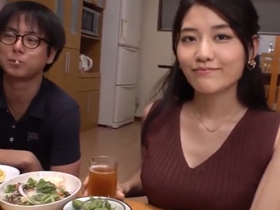 彼女がいるのに堂々と誘惑して寝取ってくる淫乱女友達ｗ