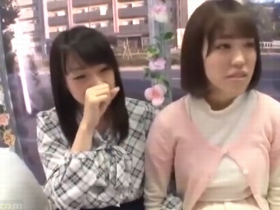 友達同士の素人2人をお持ち帰り→目の前で右の巨乳娘が男優にパコられてドン引きする友達ｗ