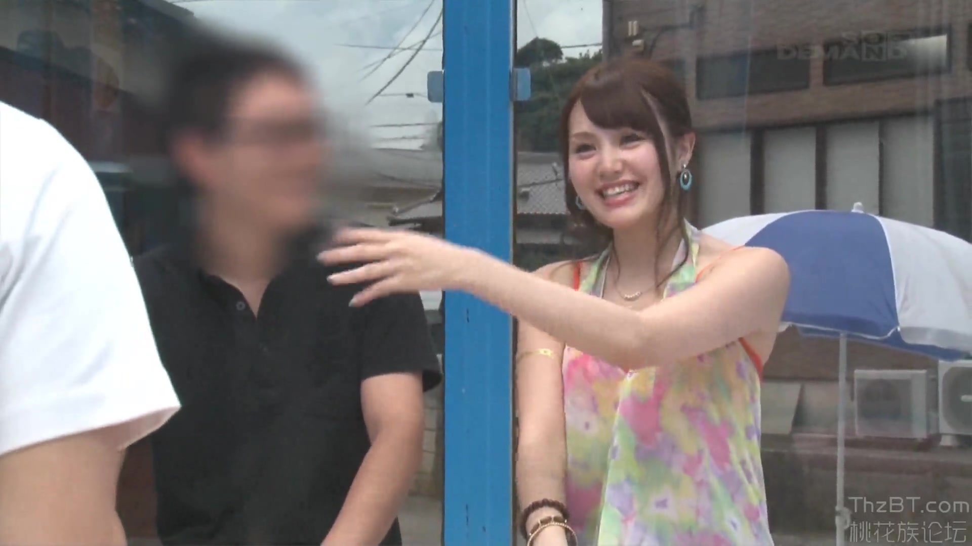 「どうしよう、これ…」ローションで透けちゃう衣装で友達とマッサージ種付け