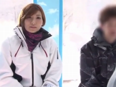 「え？ちょっと待ってよぉ」素股から我慢出来ず男友達に挿入されてしまう素人娘をのぞき