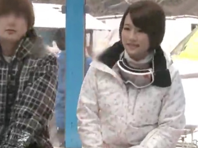 「すごぃ何ここｗ」MM号にテンション上がったしろうと娘が男友達ンコで激イキ