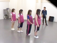 ダンスレッスン中のロリアイドルの無毛マンコにプロデューサーが種付け調教！