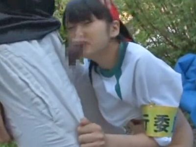 「やだぁ…やめてょ…」体操服姿のJKがクズ男に野外で顔面への射精レイプされて号泣！