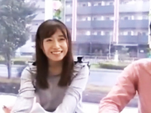 恥ずかしがりながらも金欲に勝てずに男友達と中出しSEXする素人JD