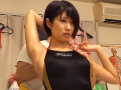 大人しそうな水泳部の素人JDに競泳水着着せてエッチなマッサ→挙句に肉棒ハメる悪徳整体院