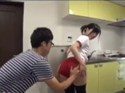 体操着姿でおちんぽに吸い付いてくるいやらしいお姉さん