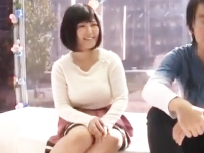 お金欲しさにヤっちゃったデカパイJDが友達の力強いピストンに感じまくりｗ