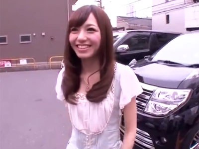 華奢体型の美女が素人男性を優しくご奉仕→顔中にザーメンかけられ悶絶