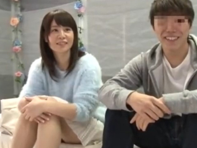 男友達となし崩しでカメラ前エッチしちゃった素人さん