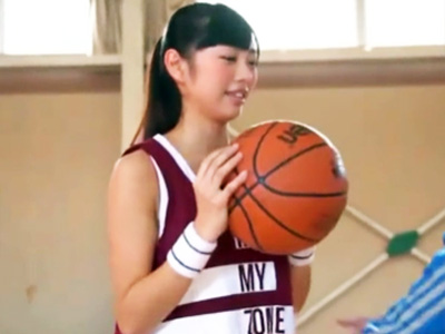 バスケで仕上がったアスリートボディがハメ倒されて体育館でお漏らしイキｗ