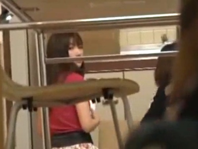 「手伝いにきた♥」友達の引っ越しの手伝いに来て彼氏を寝取るロリ！童顔とは裏腹に虎視眈々と狙う痴女