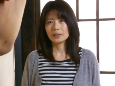 身体の相性が悪い旦那を捨て性欲を満たしてくれる絶倫男との生活を選択するおばさん妻