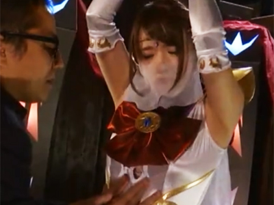 拘束された女戦士は魔力で敏感な体にされて悪者チンポに屈してしまう