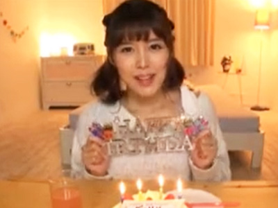 「プレゼントは私だよ」彼氏の誕生日に体を差しイチャラブエッチ