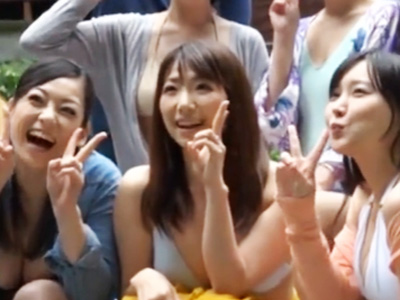 キャンプ場で出会った美デカパイな人妻達にセンズリ鑑賞させたら発情したのでNTRハメｗ