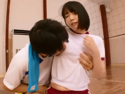 体操着姿の童顔JKが発情した友人に襲われてパコ→ピスハメに潮吹きアクメ