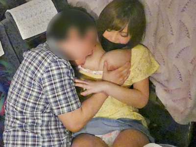 夜行バスで痴漢されるも身体は逆らえず馬乗りになって腰振る美形