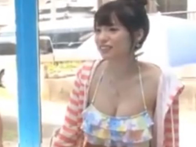 男友達とのマッサージ体験中に発情→中出しエッチしちゃった水着素人娘