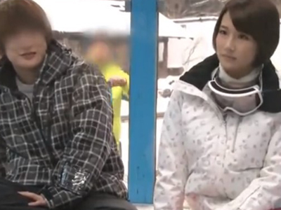 友達とマッサージ体験のはずが途中で発情して中出しSEXしちゃった素人娘