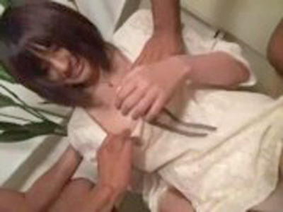 体操着ブルマの女が激しい手マンに絶叫→ぶっかけファック