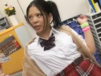 万引きしたデカパイ女子〇生に事務所で身体検査！態度が生意気なのでにお仕置きレイプ