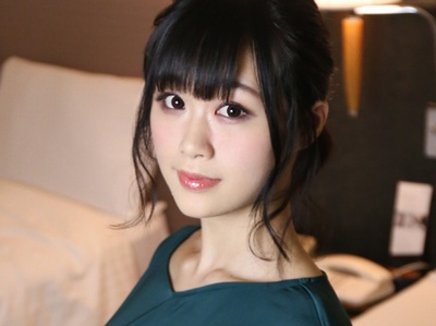 まさかこんな美主婦が不倫AVに…目を疑うほど綺麗な女体が手マンだけでビクビク痙攣