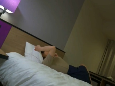 素人妻をビジホに連れ込んでガチ秘密撮影→カメラアングルが生々しいリアル不倫ハメ撮り