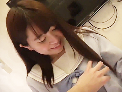 クッソセクシーイFカップ制服娘が無邪気な笑顔でチンポ咥えこむ