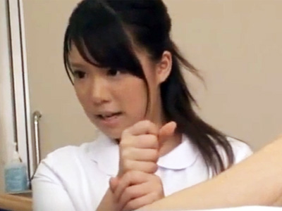 入院中の患者の自慰行為を見つけた看護師がシコシコお手伝いからの筆おろしエッチ