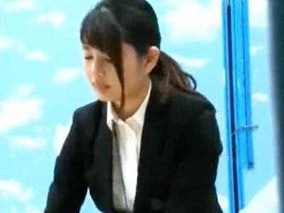 エロトラックで手伝い中に襲撃されるも気持ち良すぎて顔を歪める女子社員ｗ