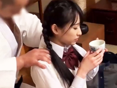柔道顧問が興奮剤の入ったお茶を生徒に飲ませて生発射レイプする一部始終