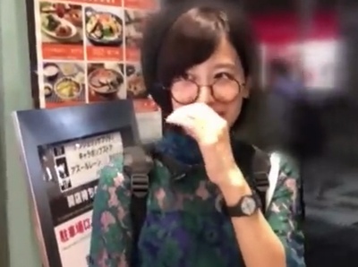 美大に通うメガネのアーティスティックな素人声かけ→実は隠れ巨乳なボインを晒して室内盗撮