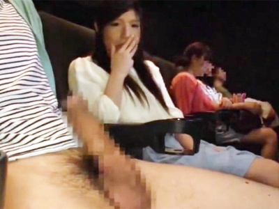 映画館で隣の男にデカチン見せつけられて思わずしゃぶってしまう積極的な女性お姉さんｗ